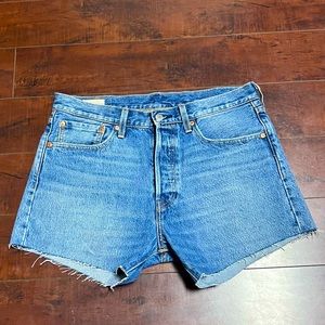 Levi's Premium Denim 501 Shorts Size 32 Cut Off Button Fly Medium 4” Inseam 100%